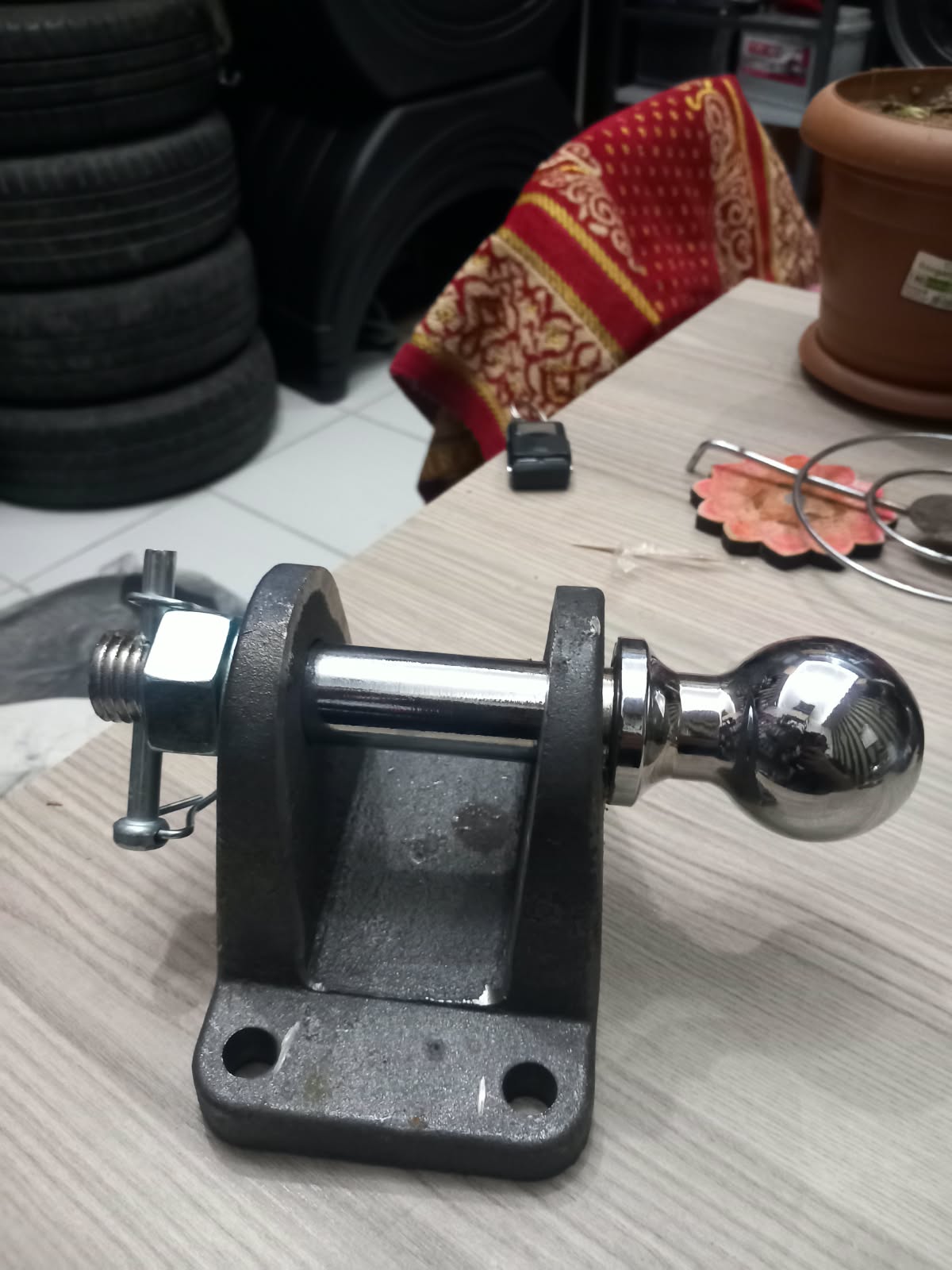 Çekici donanımına ait metal parça